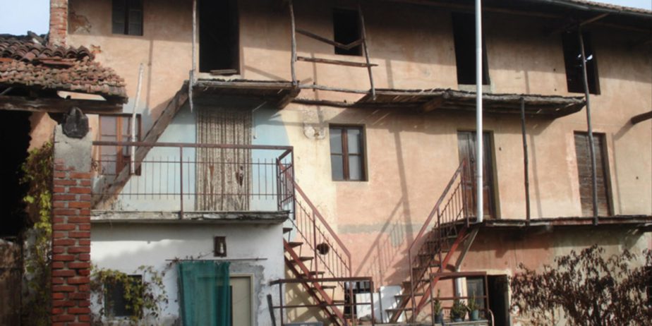 Country House That Needs Renovation For Sale Near Marano Ticino