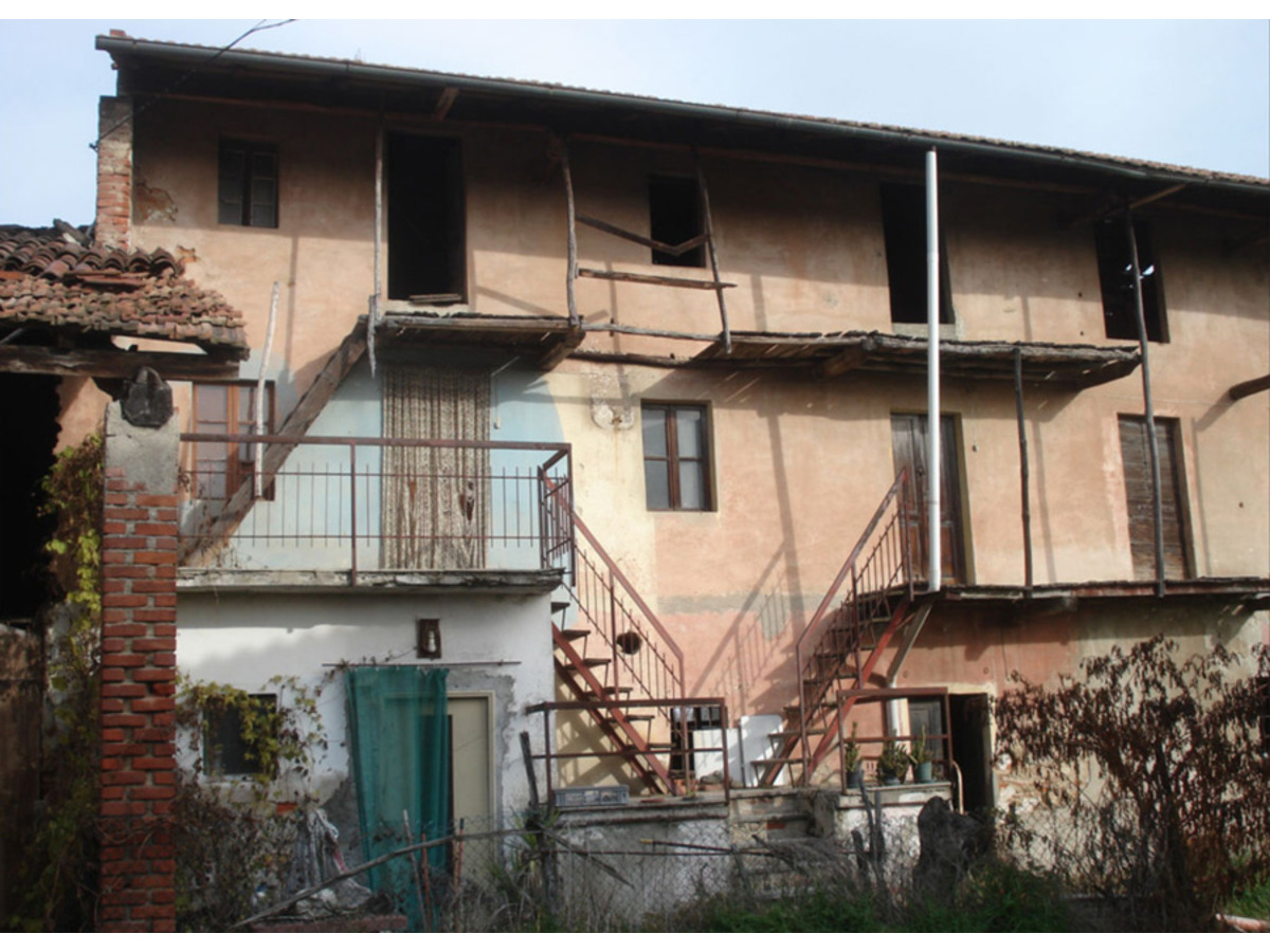Country House That Needs Renovation For Sale Near Marano Ticino