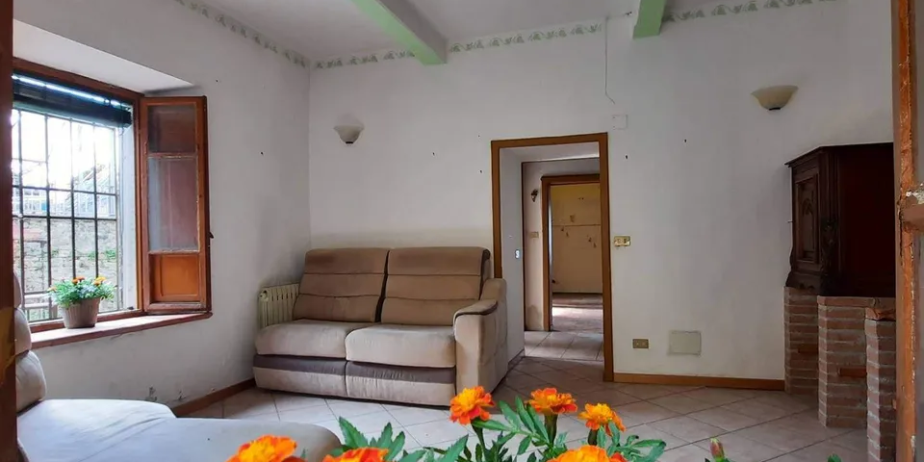 House in Sommocolonia with a view of Barga and valley to the Apuane Alps for sale