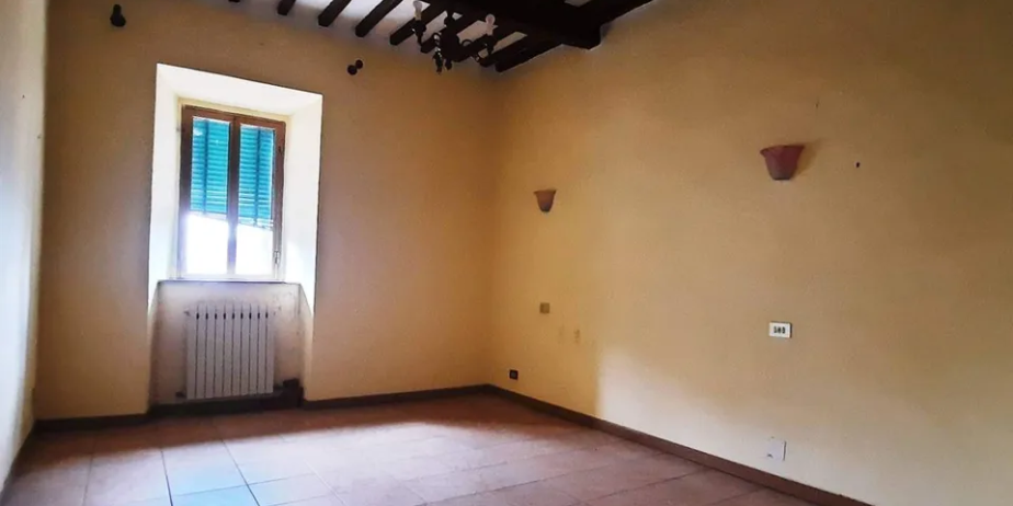 House in Sommocolonia with a view of Barga and valley to the Apuane Alps for sale