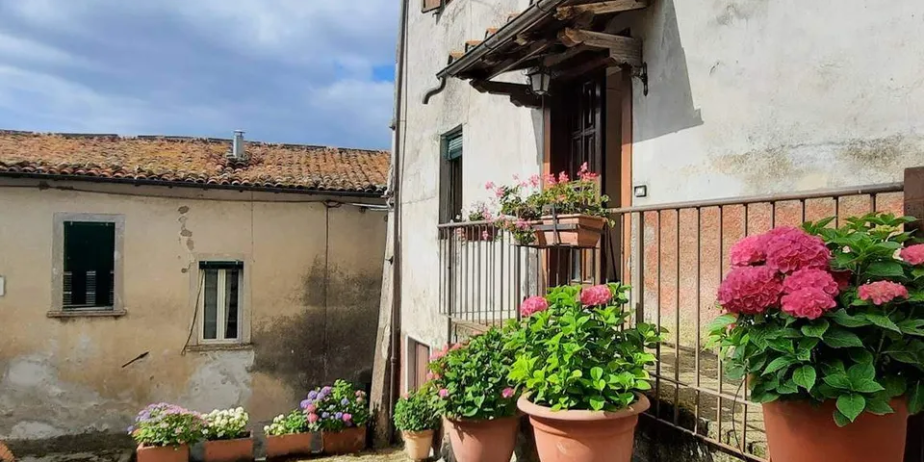 House in Sommocolonia with a view of Barga and valley to the Apuane Alps for sale