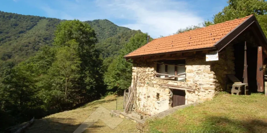 Country house  in Cesara for sale