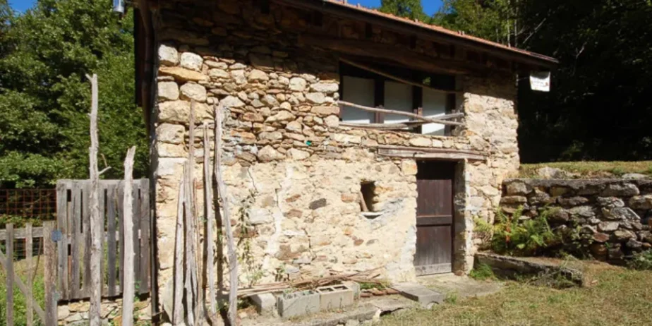 Country house  in Cesara for sale