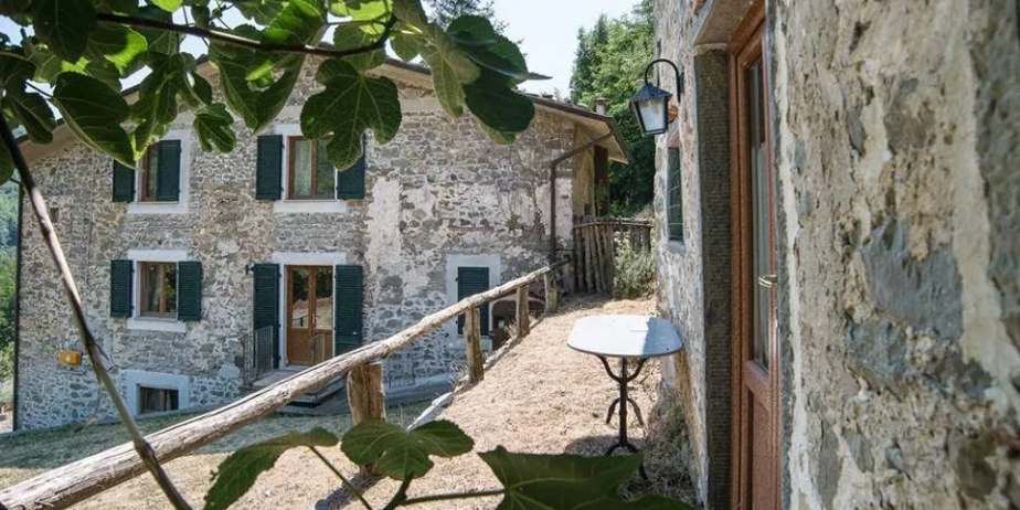 Villa in the Tuscan mountains north of Lucca  for sale