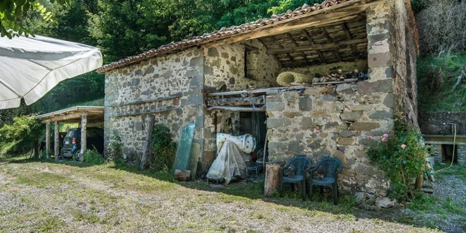 Villa in the Tuscan mountains north of Lucca  for sale