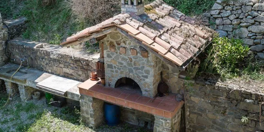 Villa in the Tuscan mountains north of Lucca  for sale