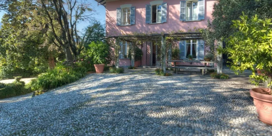 Villa overlooking Lake Maggiore in Verbania for sale