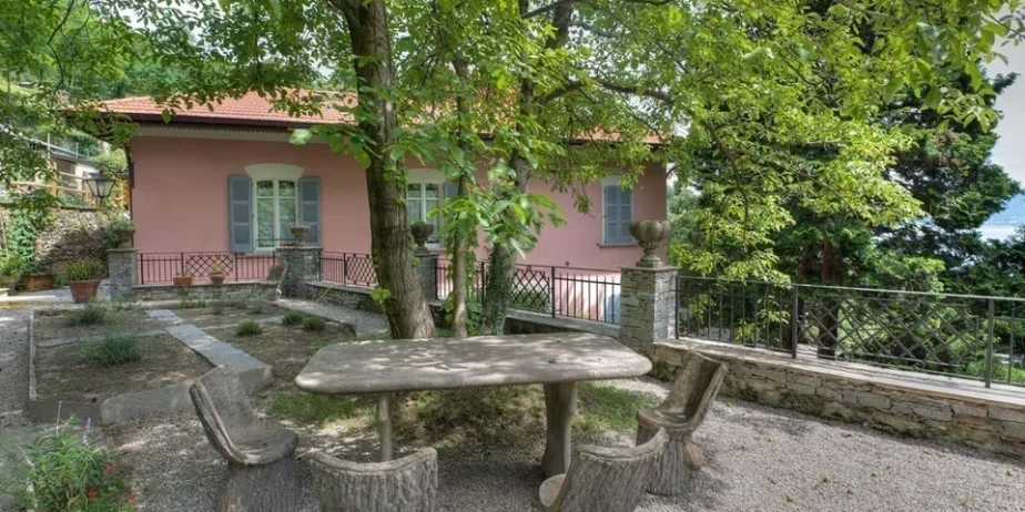 Villa overlooking Lake Maggiore in Verbania for sale