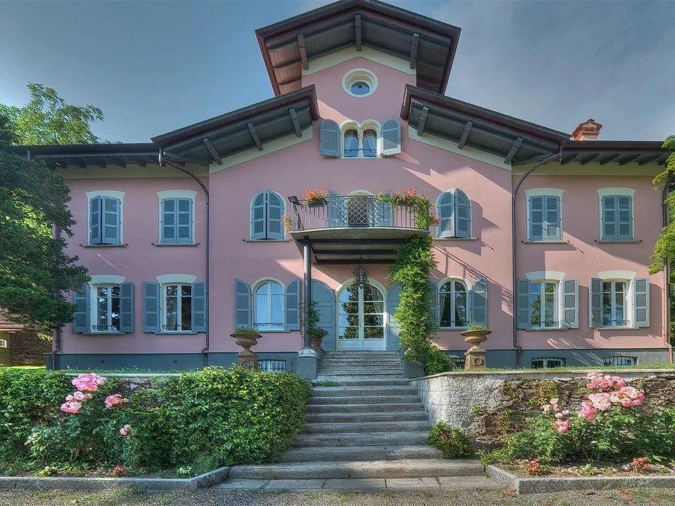 Villa overlooking Lake Maggiore in Verbania for sale