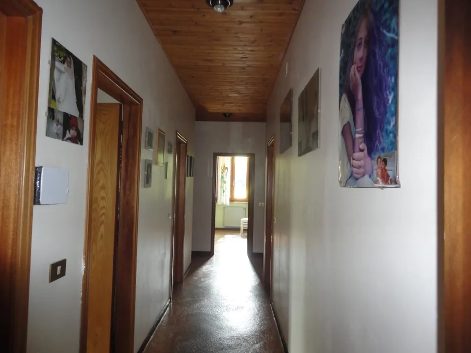 Villa in a beautiful regional park in the ancient village of Serra San Quirico
