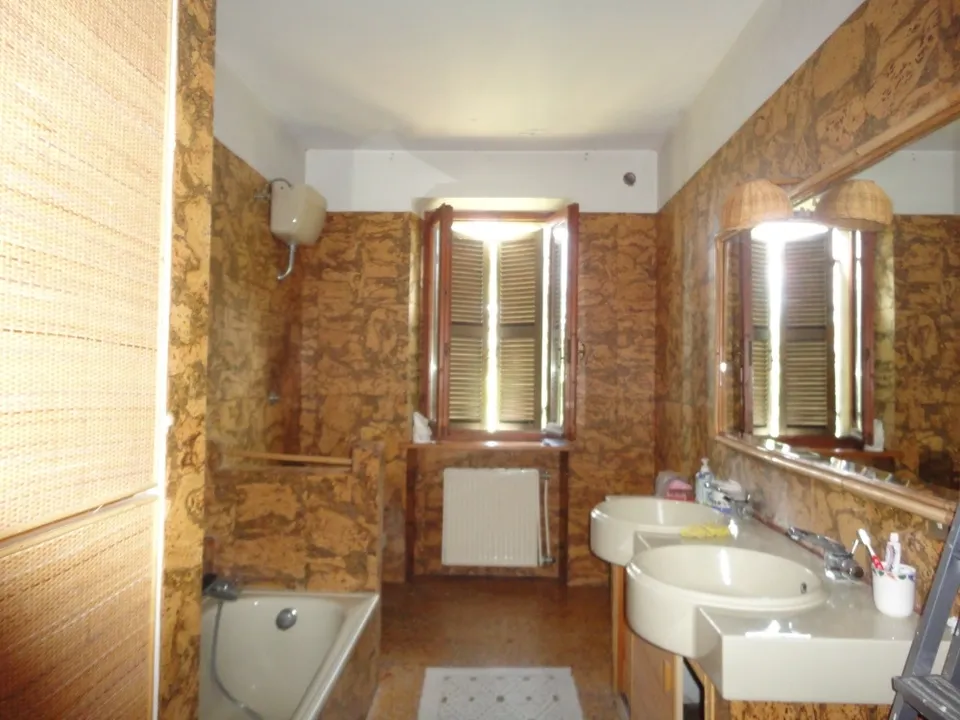 Villa in a beautiful regional park in the ancient village of Serra San Quirico