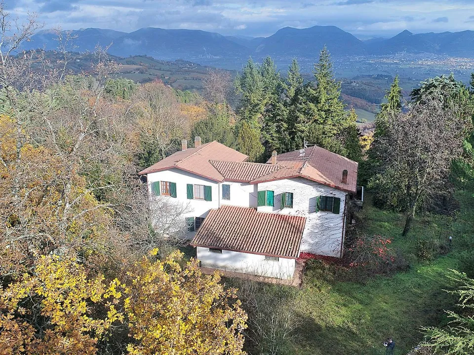 The spacious two-level detached villa in Monteluiano for sale