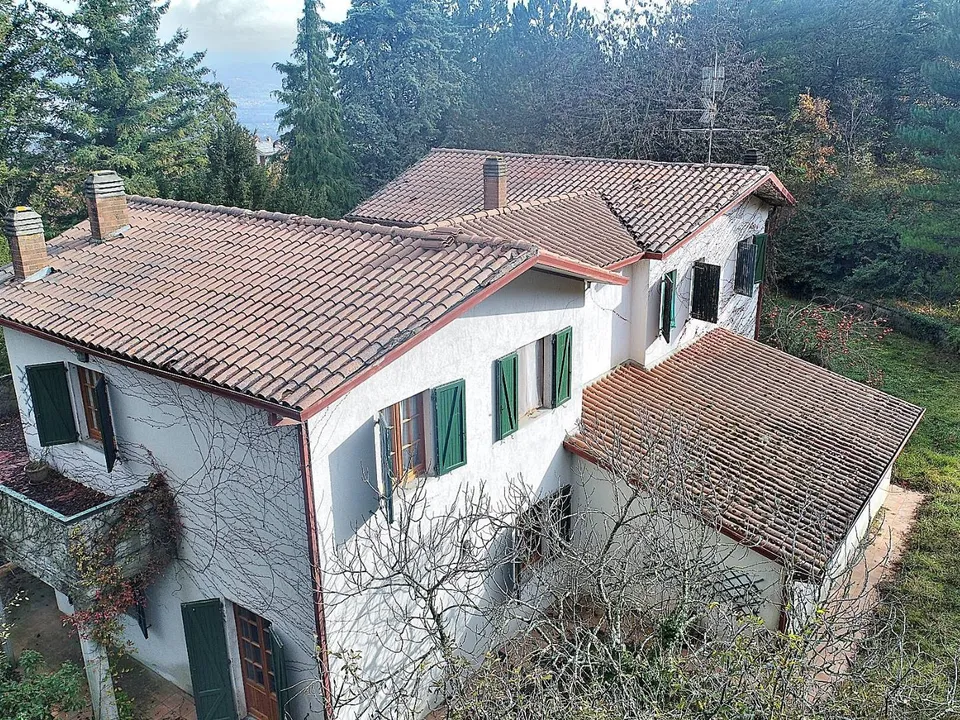 The spacious two-level detached villa in Monteluiano for sale