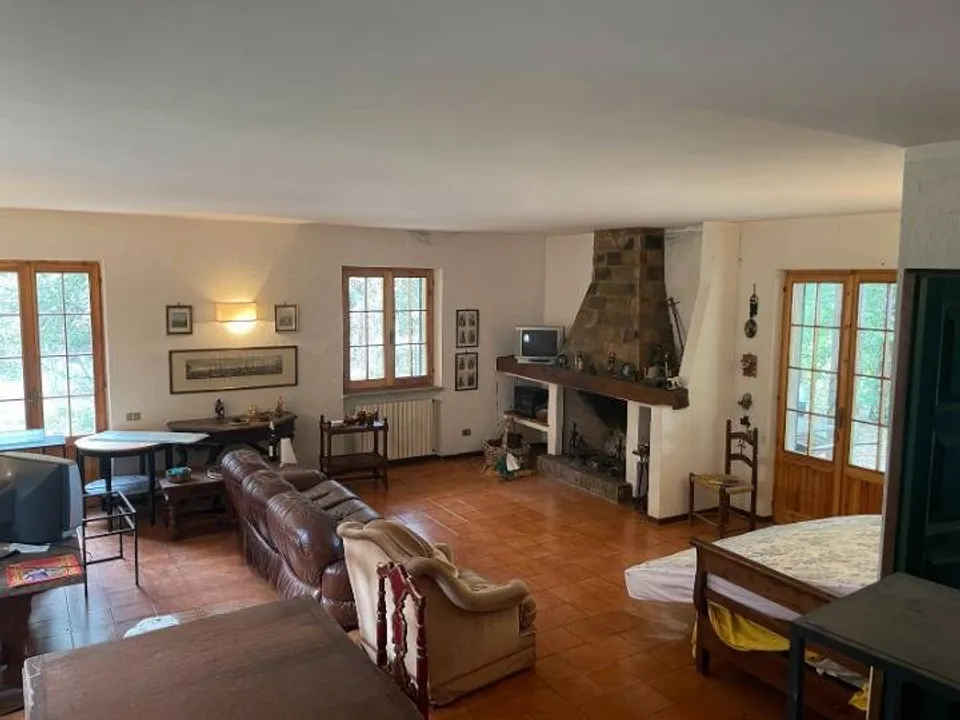 The spacious two-level detached villa in Monteluiano for sale
