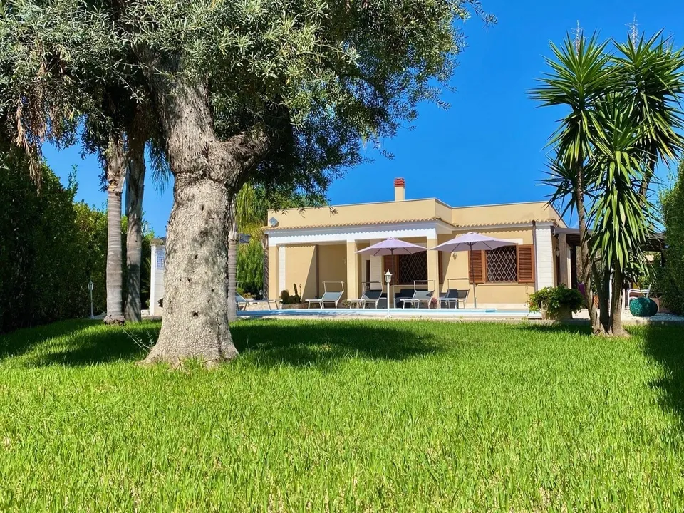 Wonderful villa with swimming pool in Syracuse