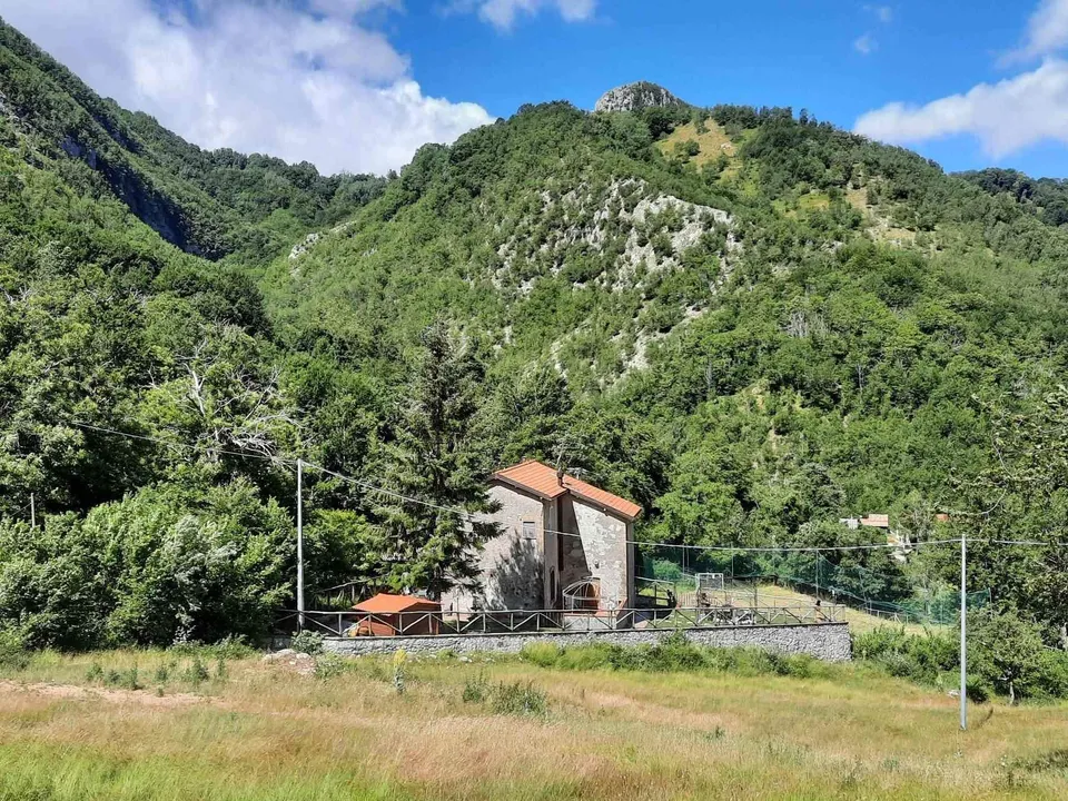 Lovely ston house dating back to the late 1800s inthe Municipality of Molazzana