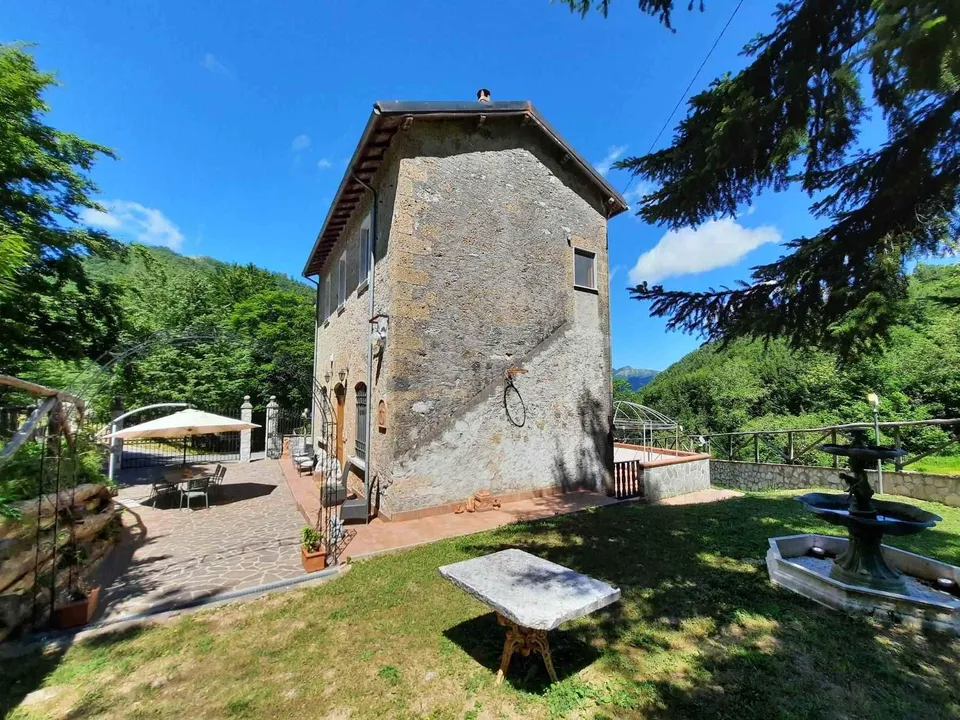 Lovely ston house dating back to the late 1800s inthe Municipality of Molazzana