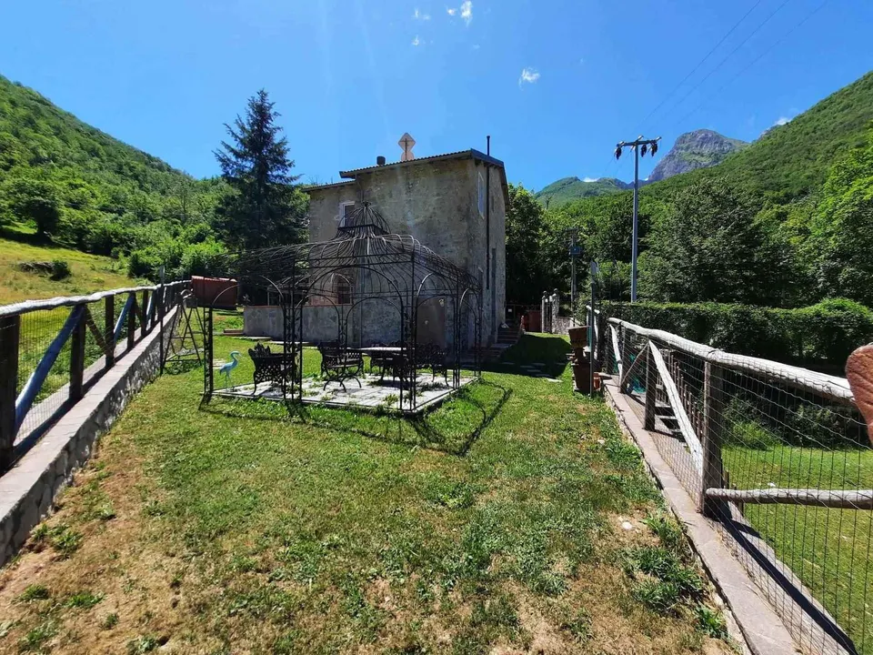 Lovely ston house dating back to the late 1800s inthe Municipality of Molazzana