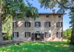 Beautiful farmhouse with outbuilding in Cento for sale