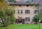 Beautiful farmhouse with outbuilding in Cento for sale