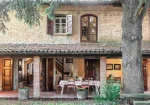 Beautiful farmhouse with outbuilding in Cento for sale