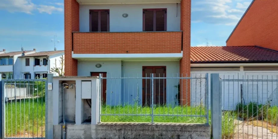 Unfinished terraced house in Valera Fratta for sale