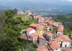 Extremely attractive house in the medieval village of Trassilico, in Gallicano.