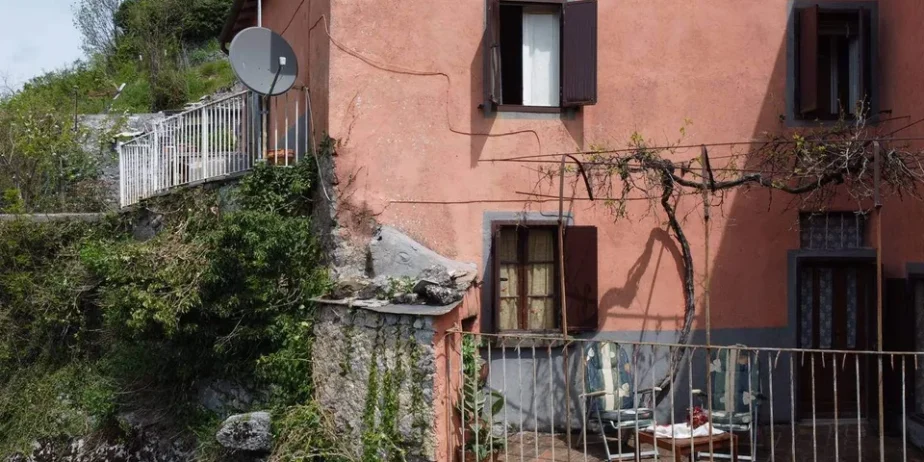 Extremely attractive house in the medieval village of Trassilico, in Gallicano.