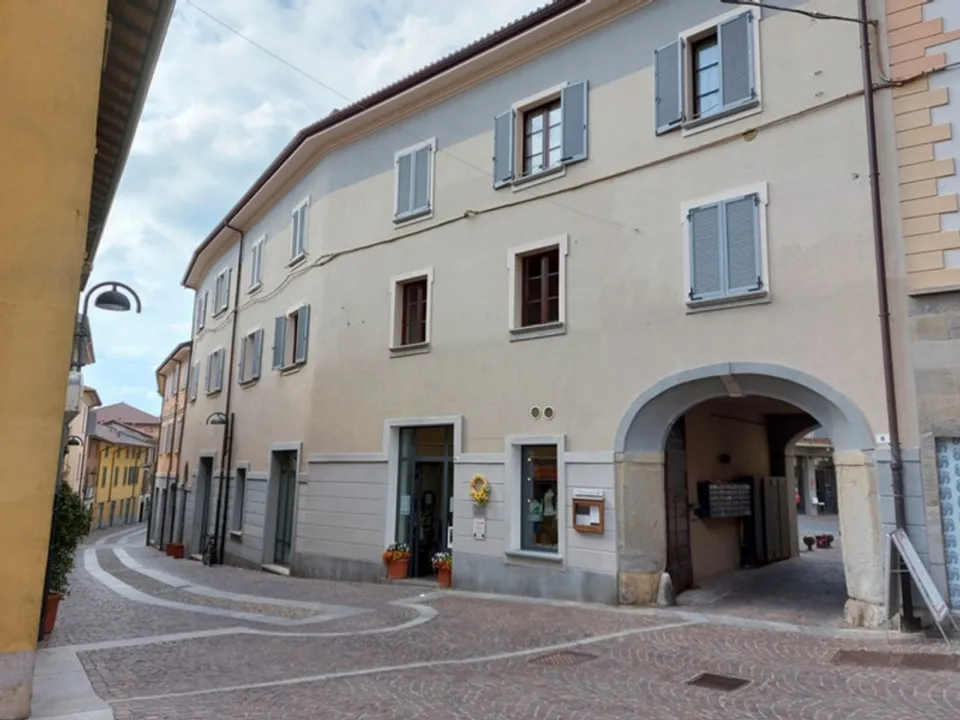 Merate commercial property for sale