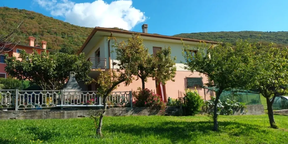 Villa with land in Sarmede  for sale