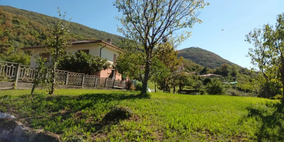 Villa with land in Sarmede  for sale