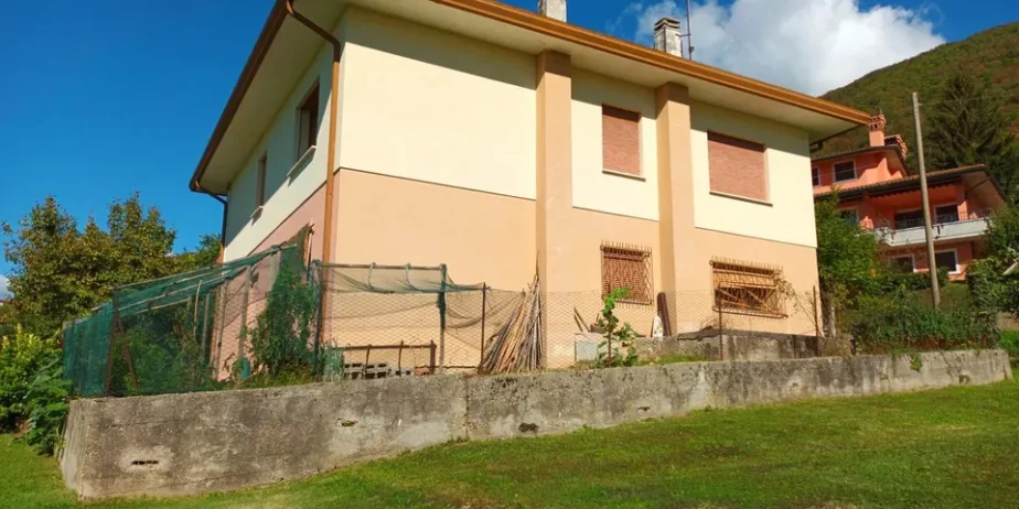 Villa with land in Sarmede  for sale