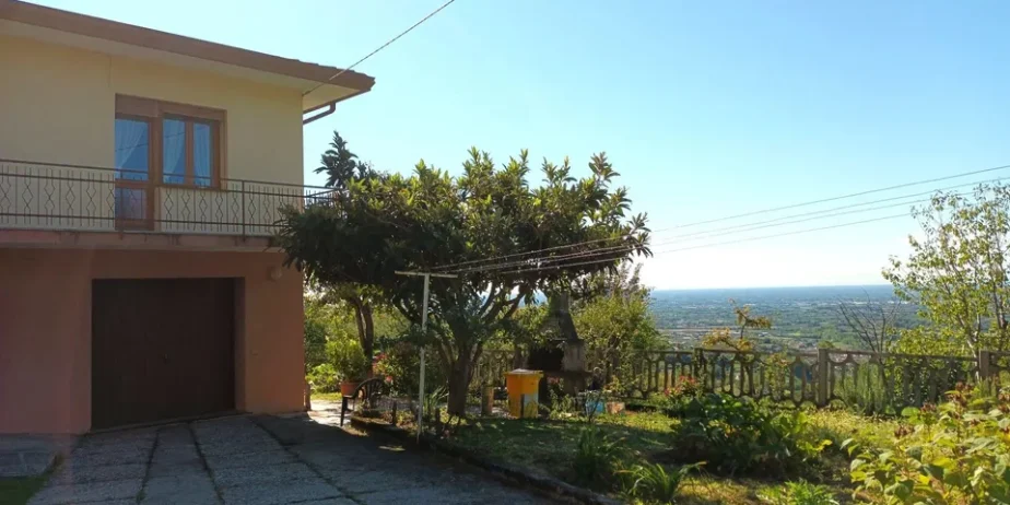 Villa with land in Sarmede  for sale