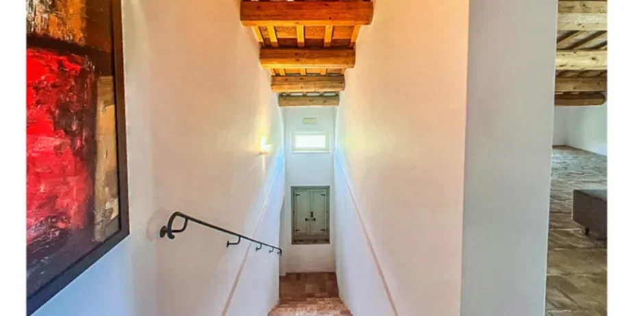 Wonderful stone villa of classic Italian architecture in Morro D’Alba for sale