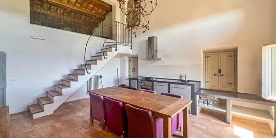 Wonderful stone villa of classic Italian architecture in Morro D’Alba for sale