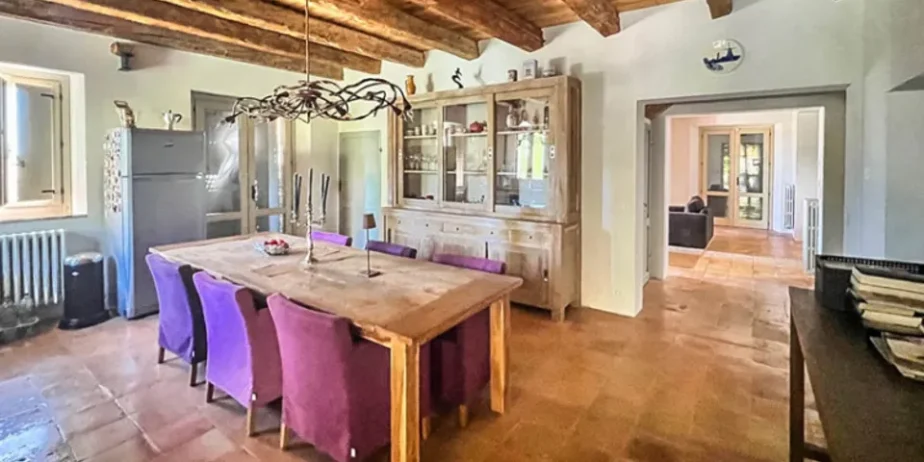 Wonderful stone villa of classic Italian architecture in Morro D’Alba for sale