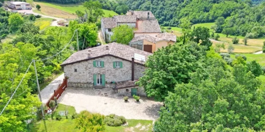 Beautiful farmhouse in Macerata Feltria for sale