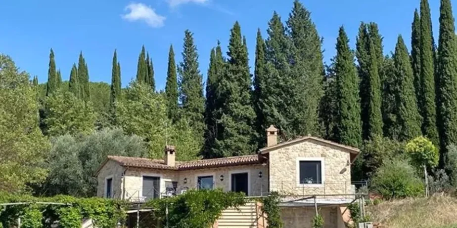 The nice house  in the countryside near  Todi for sale