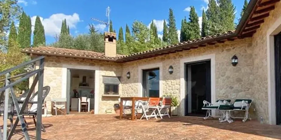 The nice house  in the countryside near  Todi for sale