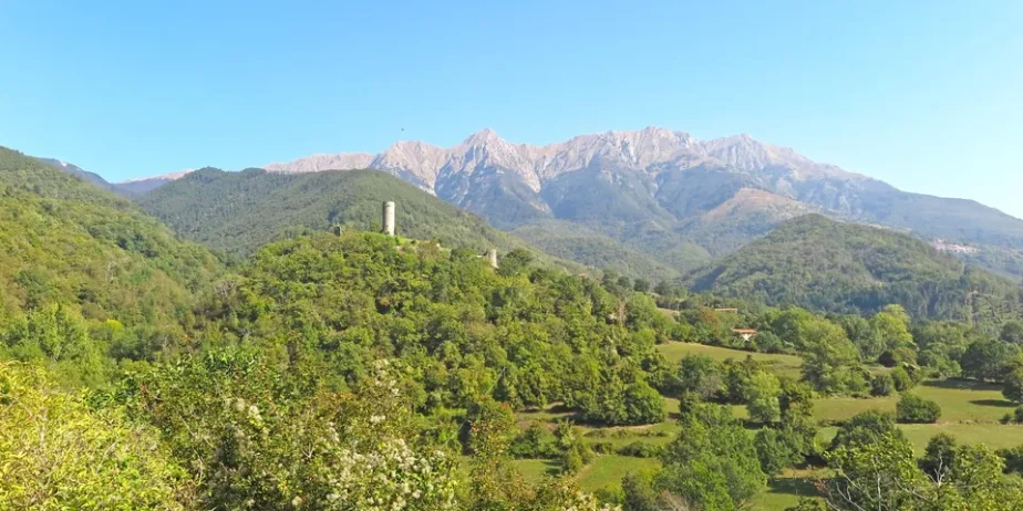 House with  fabulous panoramic views over the Tuscan-Emilian Apennines for sale