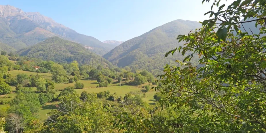 House with  fabulous panoramic views over the Tuscan-Emilian Apennines for sale