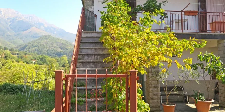 House with  fabulous panoramic views over the Tuscan-Emilian Apennines for sale