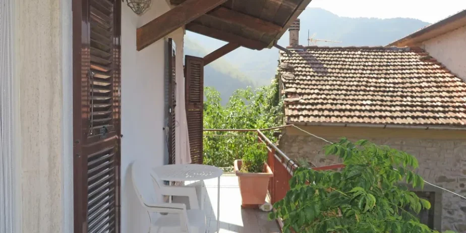 House with  fabulous panoramic views over the Tuscan-Emilian Apennines for sale