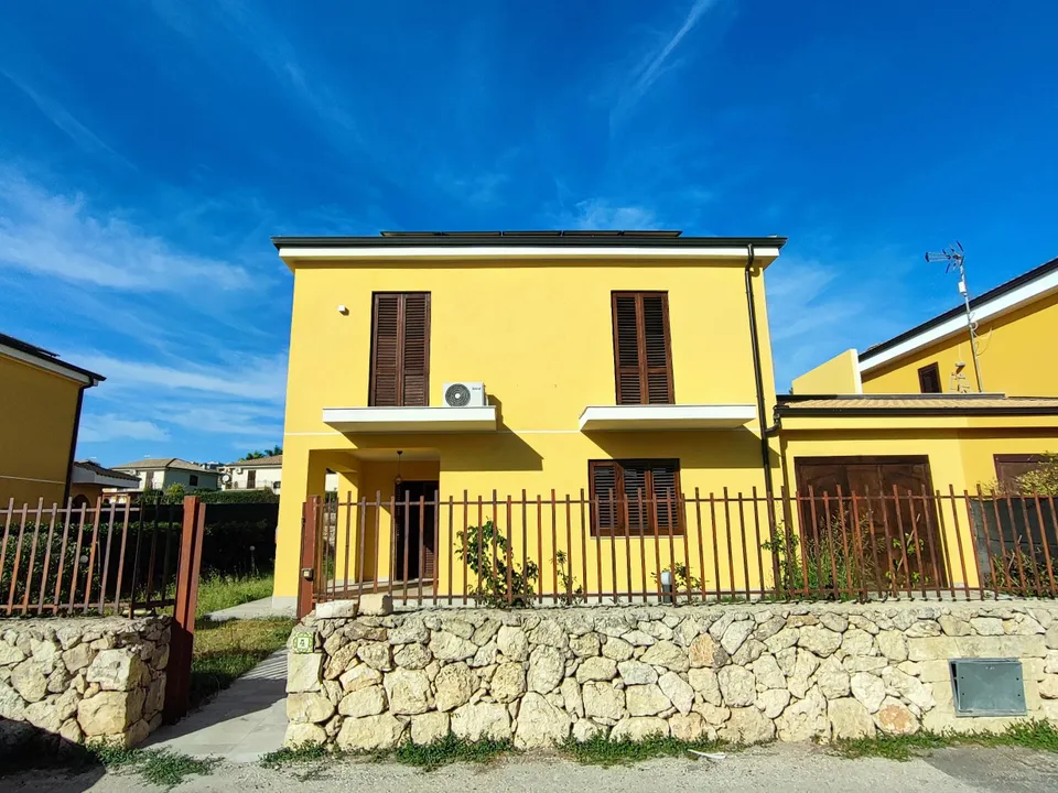 Portion of two-family villa in the tremmilia area in Siracusa for sale