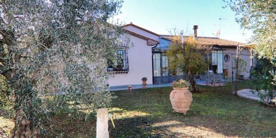 Donoratico,  villa in the Tuscan countryside for sale