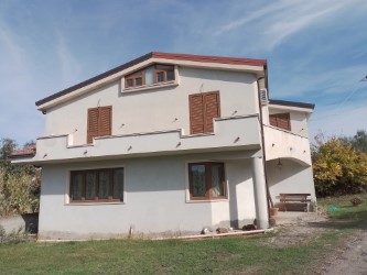 SPACIOUS VILLA (210m2) NEAR THE SEA CALABRIA