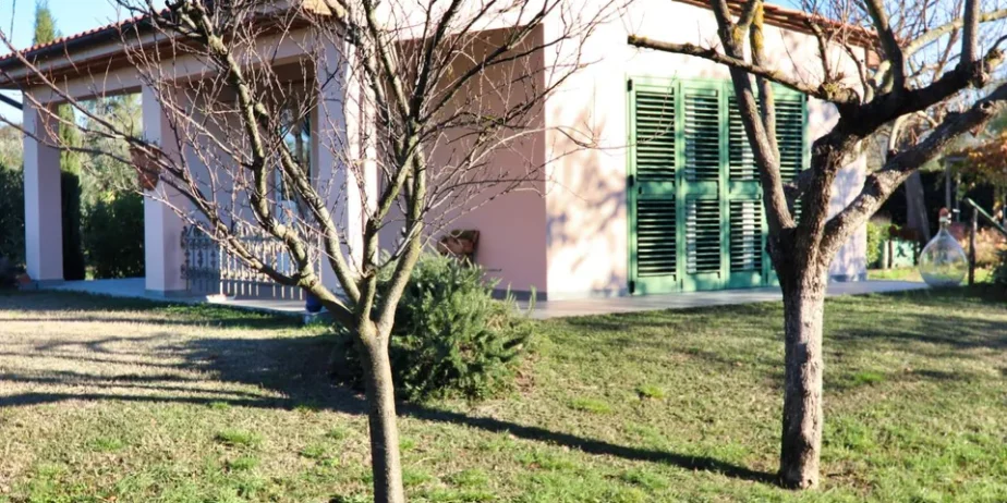 Donoratico,  villa in the Tuscan countryside for sale