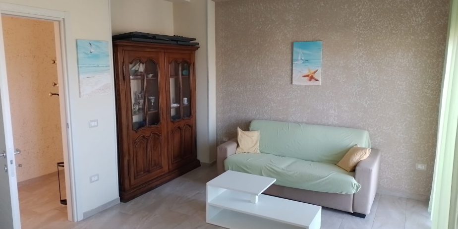 RENOVATED SEASIDE APARTMENT , MAX 3 BEDROOMS