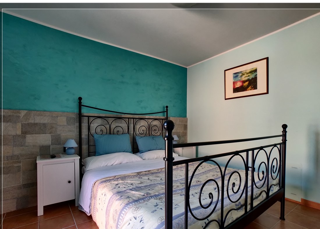 In Abruzzo, nel comune di Abbateggio, vendesi proprietà: Casa vacanze e B&B con piscina su 19.000 mq .