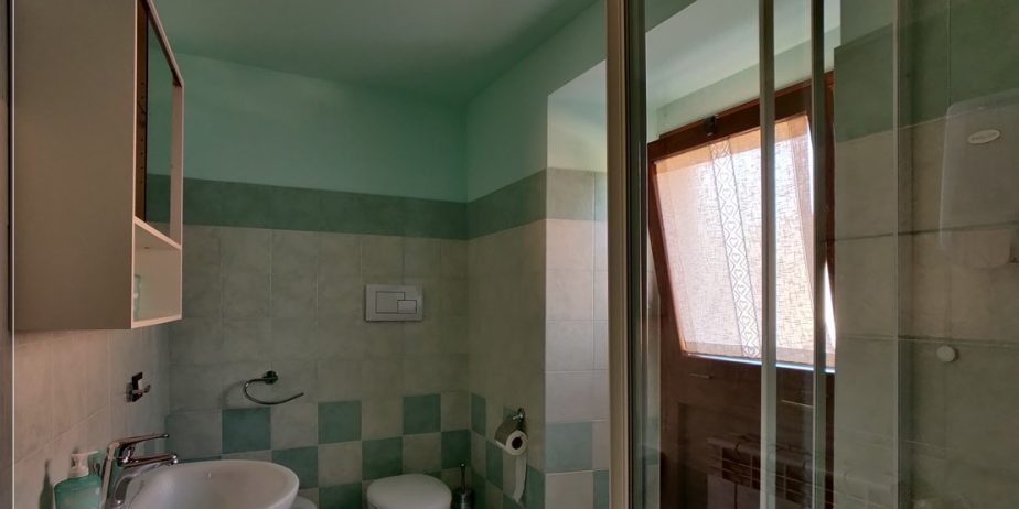 In Abruzzo, nel comune di Abbateggio, vendesi proprietà: Casa vacanze e B&B con piscina su 19.000 mq .